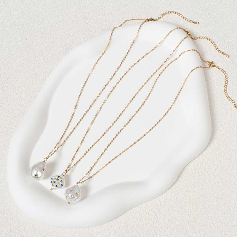 Playful and Elegant Simulated Pearl Necklace with Sparkling Crystal Accents