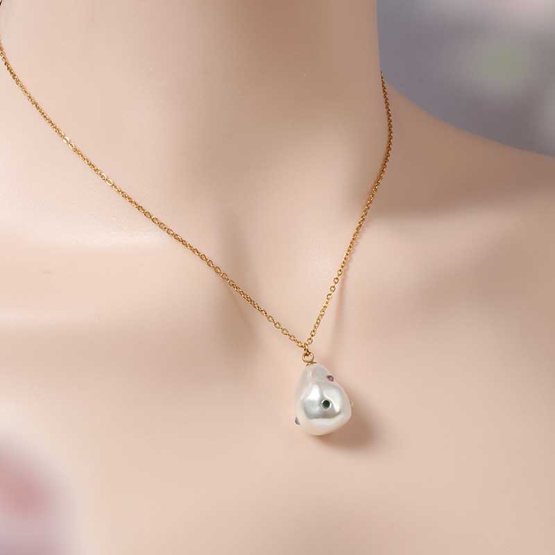 Playful and Elegant Simulated Pearl Necklace with Sparkling Crystal Accents