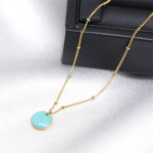 Stylish Gold Enamel Necklace for A Minimalist Chic Look