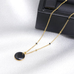 Stylish Gold Enamel Necklace for A Minimalist Chic Look