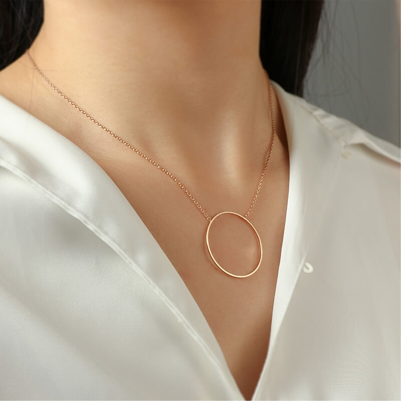 Elegant Simple Gold Circle Necklace for Timeless Minimalist Style