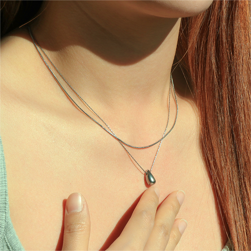 Minimalist Stainless Steel Teardrop Pendant Necklace in Gold And Steel Tones