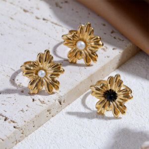 Vintage Style Gold Plated Flower Ring with Pearl and Onyx Accents