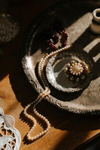 Justop Fashion Jewelry | How to Identify Vintage Jewelry: A Collector’s Essential Guide