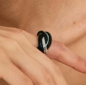 Explorando los anillos de cuero comodidad estilo y atractivo global