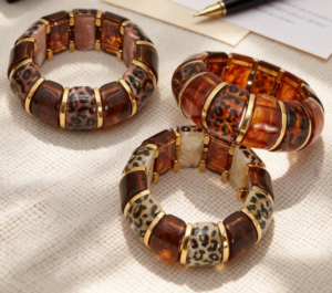  Resin Stretch Bracelet: Where Vintage Inspiration Meets Modern Ease