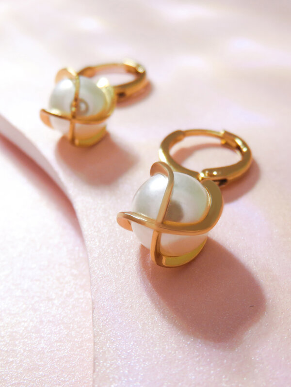 Minimalist Gold Hoop Pearl Drop Earrings Lightweight