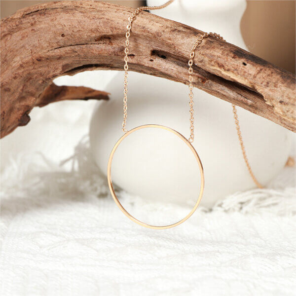 Elegant Simple Gold Circle Necklace for Timeless Minimalist Style