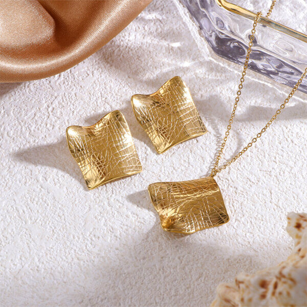 Hammered Gold Plated Jewelry Set in Irregular Square Design